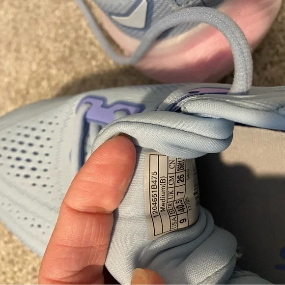 Brooks Sky Blue Glycerin 23 with Lavender Accents - Picture 3 of 5